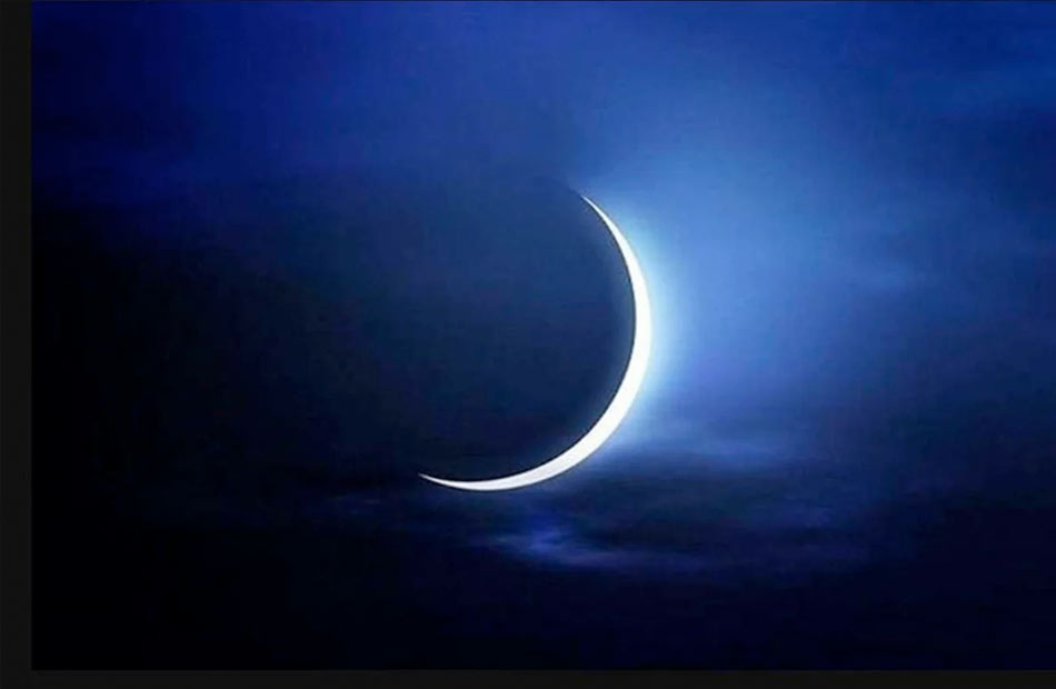في أول غروب شمس لشهر رمضان شاهدوا الهلال في اصطفاف سماوي مميز بالعين المجردة 