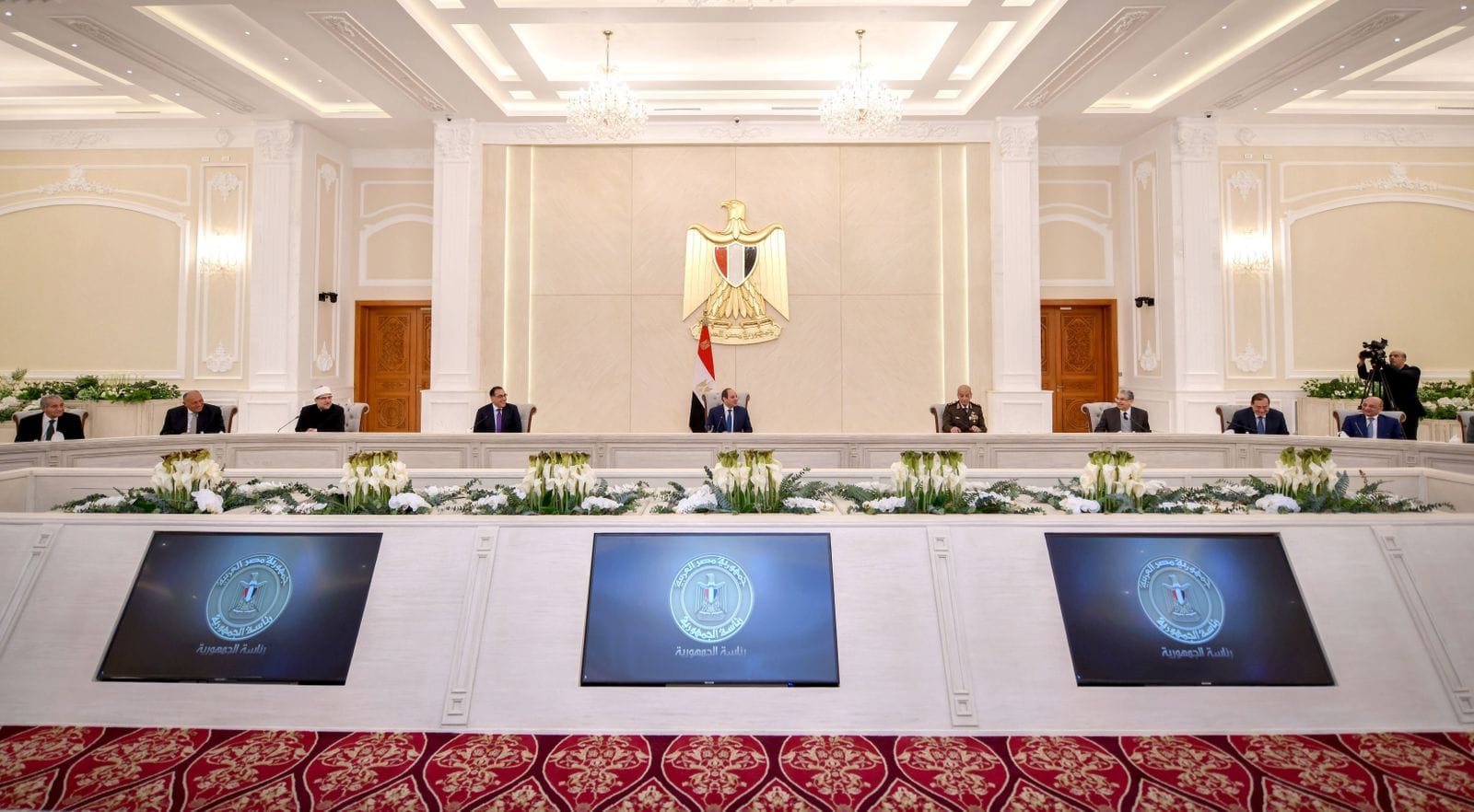 الموقع الرئاسي ينشر فيديو اجتماع الرئيس السيسي مع الحكومة بمقر القيادة الإستراتيجية بالعاصمة الإدارية الجديدة