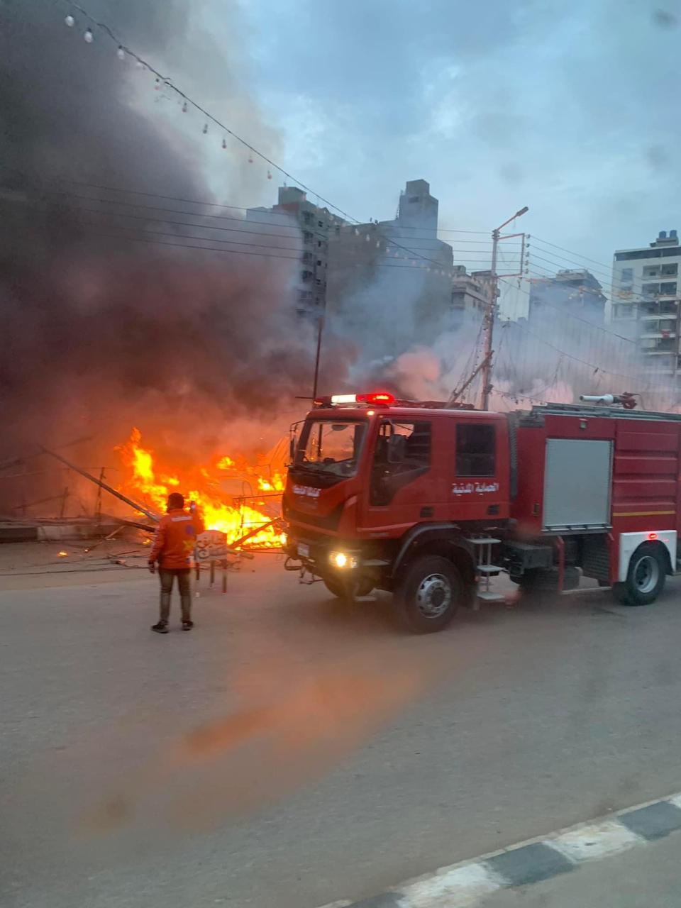 حريق يلتهم خيمة لبيع الفوانيس بشارع الجيش في المنصورة 