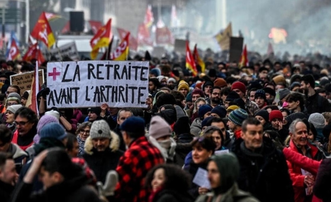 مسيرات حاشدة في باريس لليوم العاشر من الاحتجاجات ضد قانون نظام التقاعد
