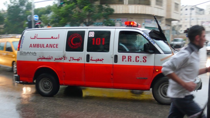 ;الصليب الأحمر; يعرب عن قلقه جراء هجوم الاحتلال ومستوطنيه على مركبة إسعاف في بلدة  حوارة  الفلسطينية