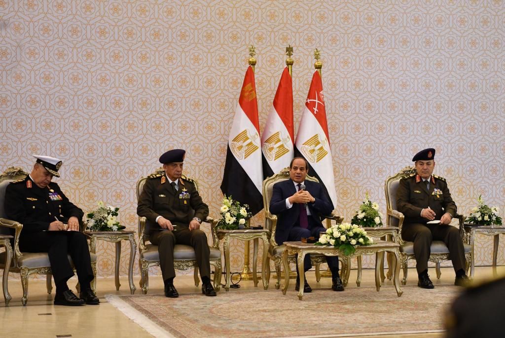  الرئيس السيسي خلال لقائه مع كبار قادة القوات المسلحة 