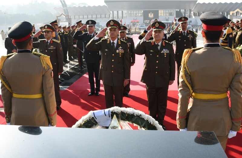 الرئيس السيسى ينيب الفريق أول محمد زكى لوضع إكليل الزهور على النصب التذكارى لشهداء القوات المسلحة