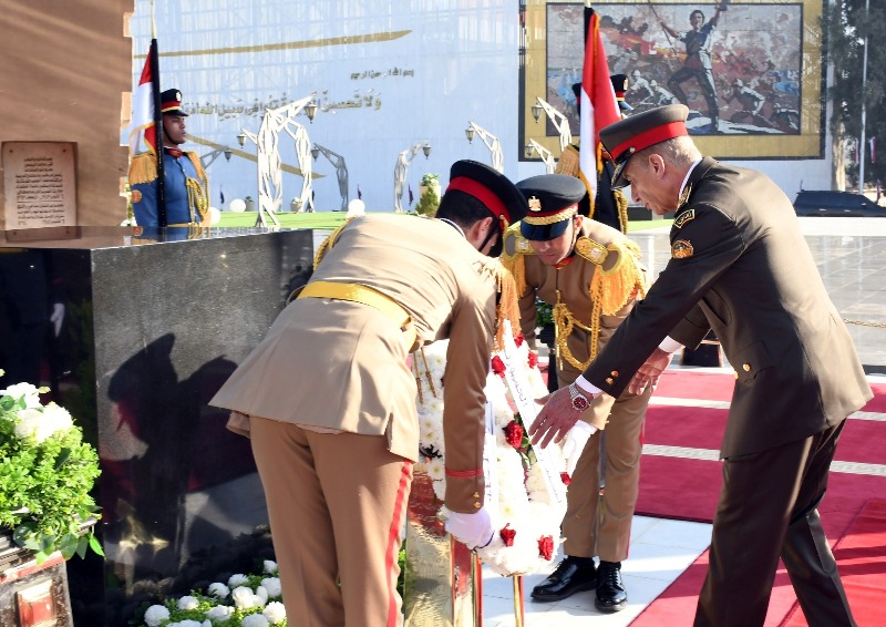 الرئيس السيسى ينيب الفريق أول محمد زكى لوضع إكليل الزهور على النصب التذكارى لشهداء القوات المسلحة