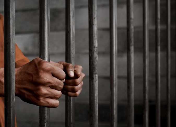 استمرار حبس المتهم بالاتجار في الأقراص المخدرة في الهرم