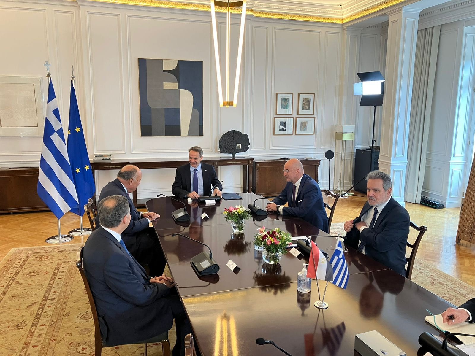 وزير الخارجية يسلم رئيس وزراء اليونان رسالة من الرئيس السيسى