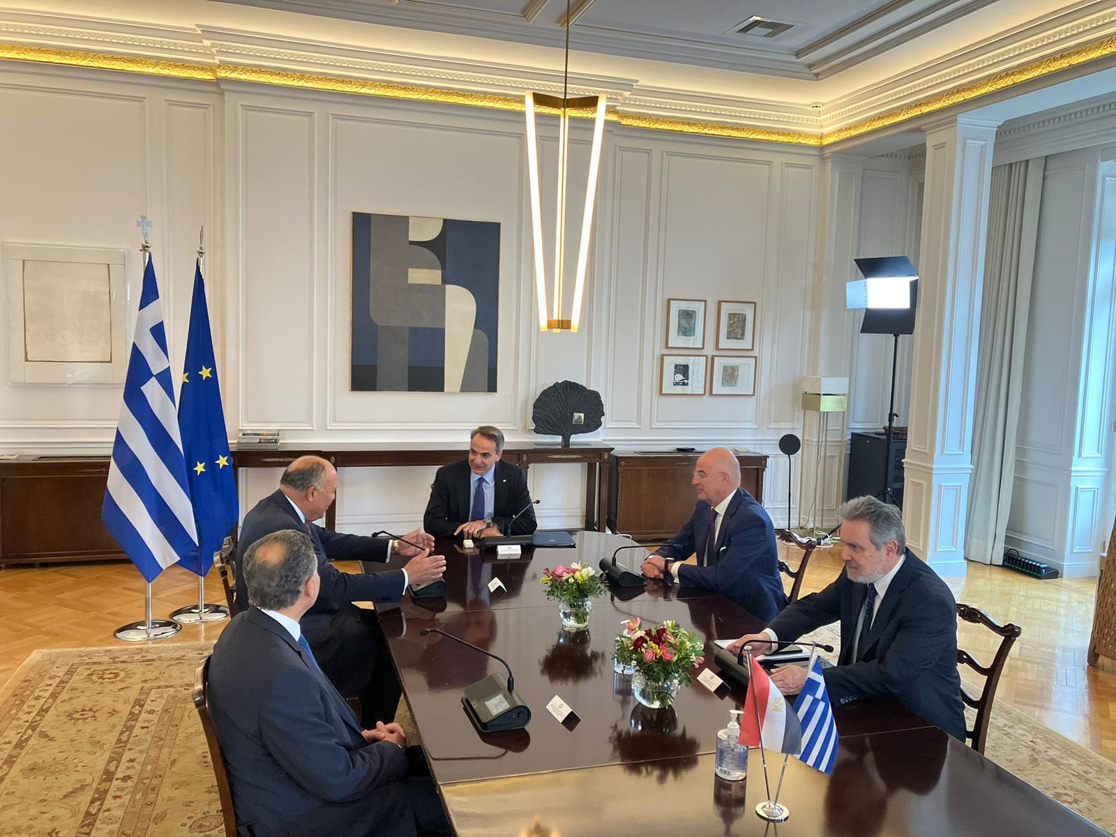 وزير الخارجية يسلم رئيس وزراء اليونان رسالة من الرئيس السيسى