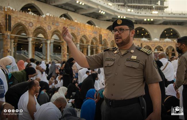   يتحدثون عدّة لغات السعودية تحشد المزيد من الكوادر الأمنية لخدمة قاصدي المسجد الحرام في رمضان
