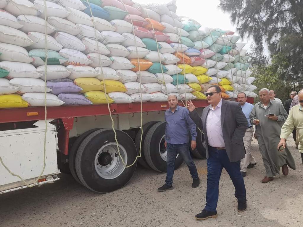 وزير الزراعة يتابع توريد القمح ويشيد بالفلاحين والعاملين في الإدارات المعنية | صور
