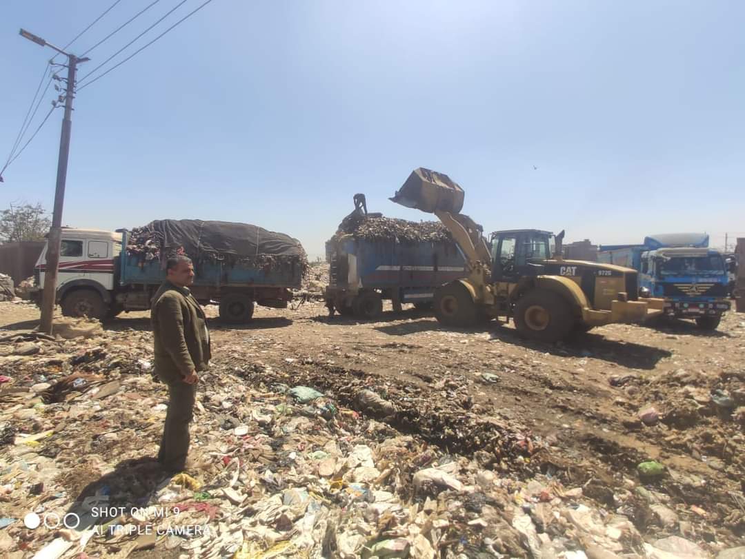  رفع كافة التراكمات المتواجدة بمحطة المناولة الخاصة بجمع القمامة بمدينة أشمون
