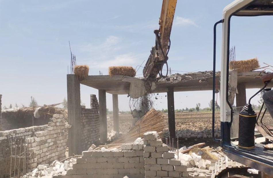 وقف 8 حالات تعدٍ ومخالفات بناء في قرى المحلة الكبرى