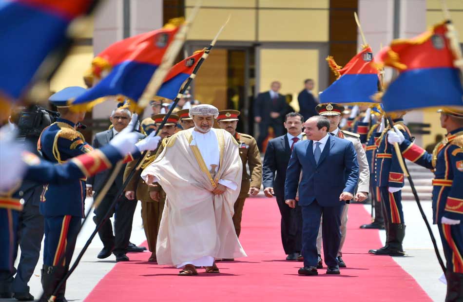 توديع الرئيس السيسي لسلطان عمان 