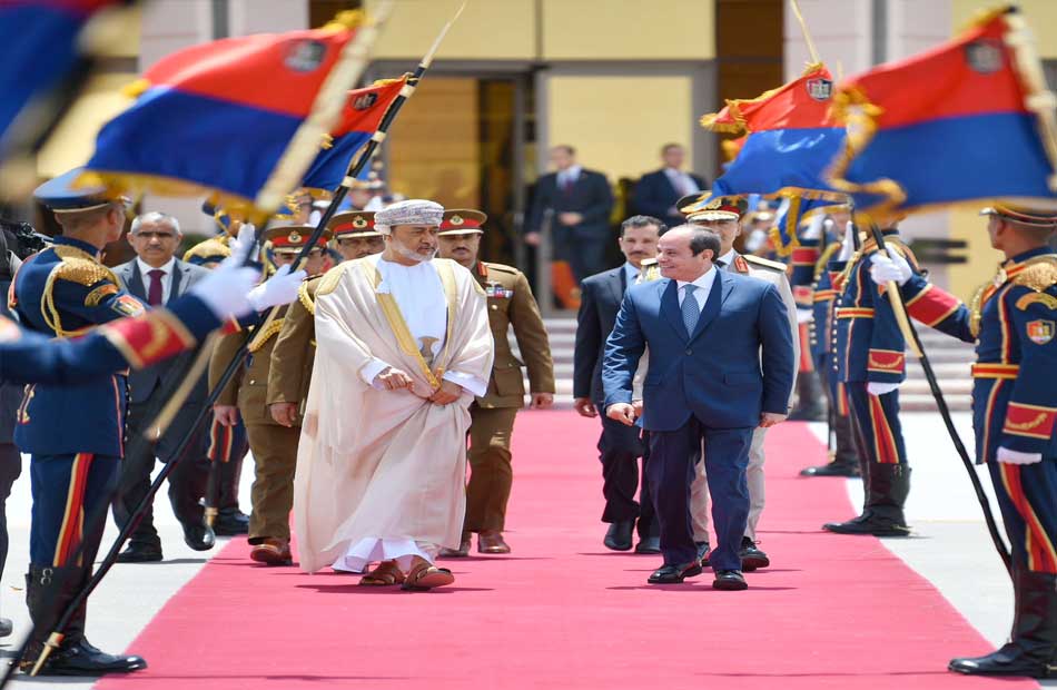 توديع الرئيس السيسي لسلطان عمان 