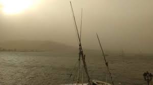 وقف الملاحة بنهر النيل عاصفة ترابية وأمطار تضرب أسوان 