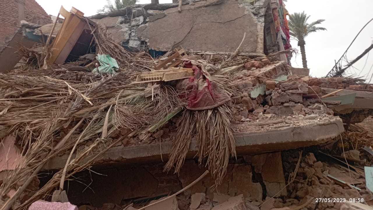 مصرع فتاة وإصابة  أشخاص في حادث انهيار منزل في نزلة المغربي بأسيوط 