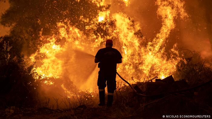 السيطرة على حرائق غابات في منطقة  أكاماس  القبرصية