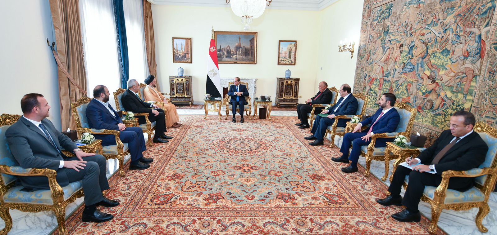 الرئيس السيسي يؤكد حرص مصر على سلامة وأمن واستقرار العراق