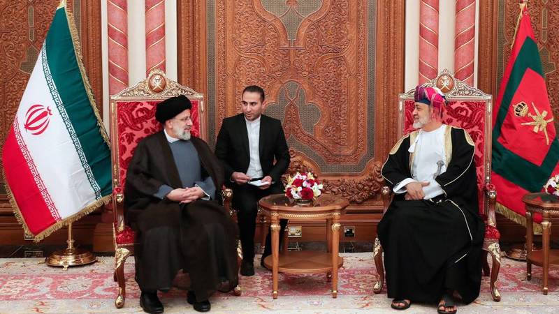 سلطان عمان والرئيس الإيراني يبحثان سبل تعزيز التعاون الثنائي