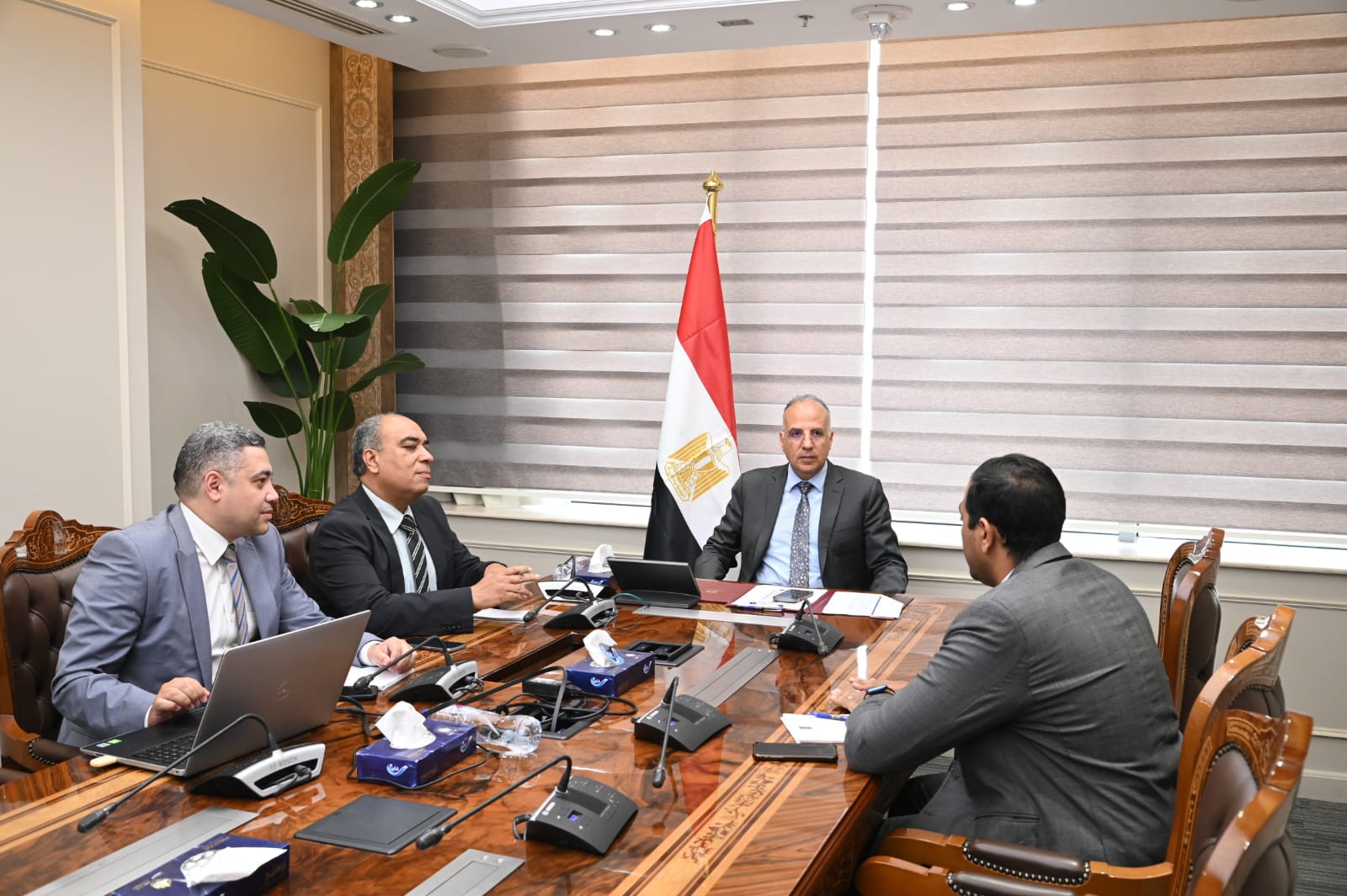 وزير الري يستعرض تفاصيل جلسات أسبوع القاهرة السادس للمياه وقائمة المتحدثين الدوليين   صور
