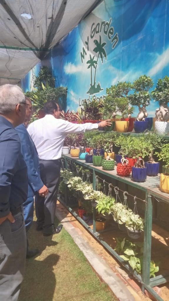 وزير الصحة يزور معرض زهور الربيع 
