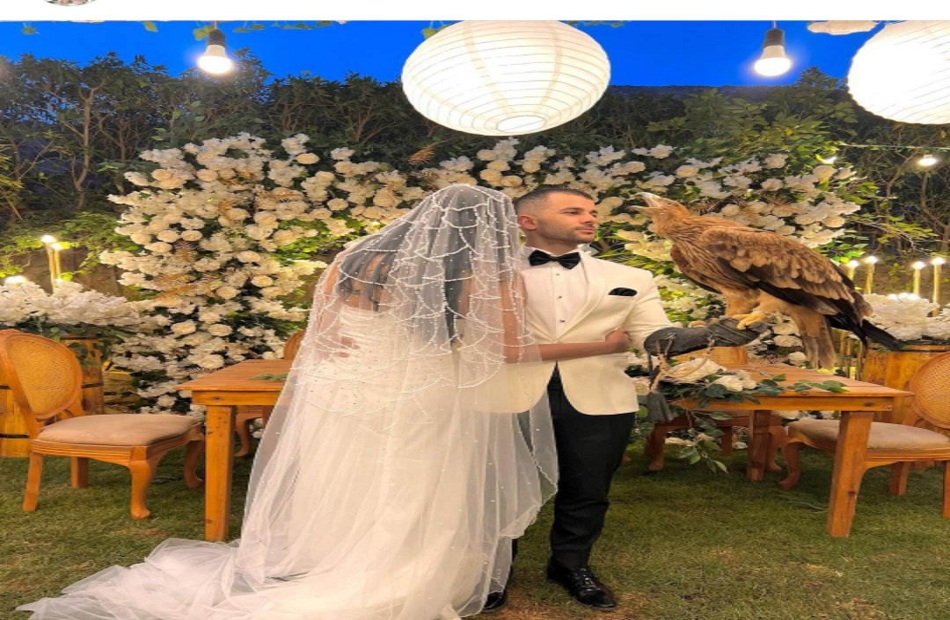 بحضور نسر رامز أمير يحتفل بزفافه ويخفي وجه عروسته فرح