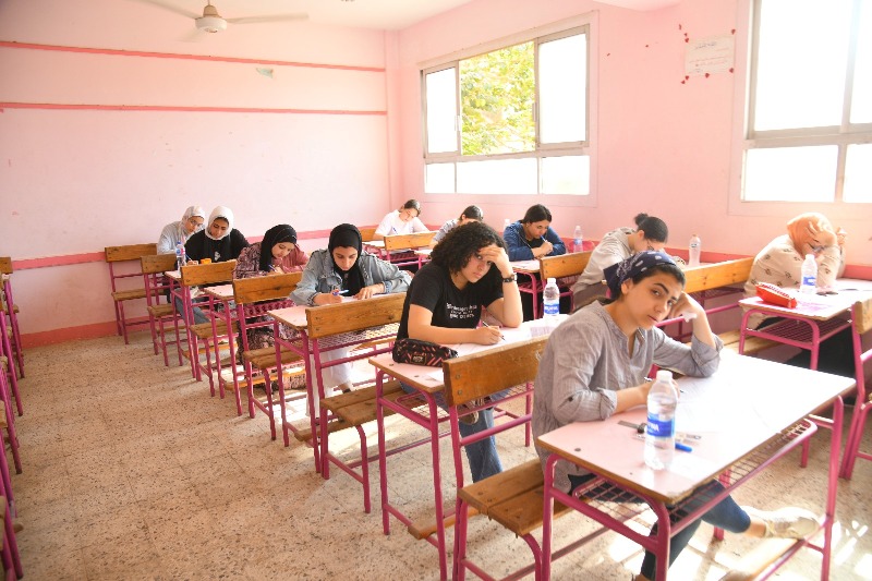 الثانوية العامة.. توزيع أوراق إجابات 3 مواد قبل بدء الامتحان - بوابة الأهرام
