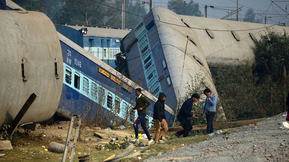 ارتفاع عدد قتلى تصادم  قطارات في الهند إلى  شخصا
