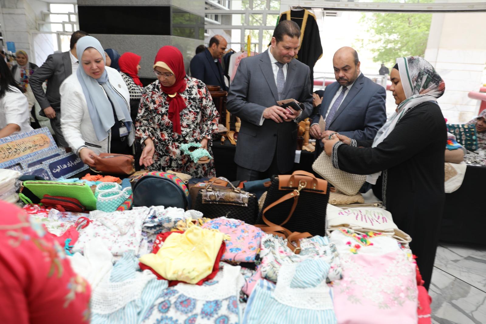 وزارة المالية تواصل مساندة صغار المنتجين بالحرف اليدوية