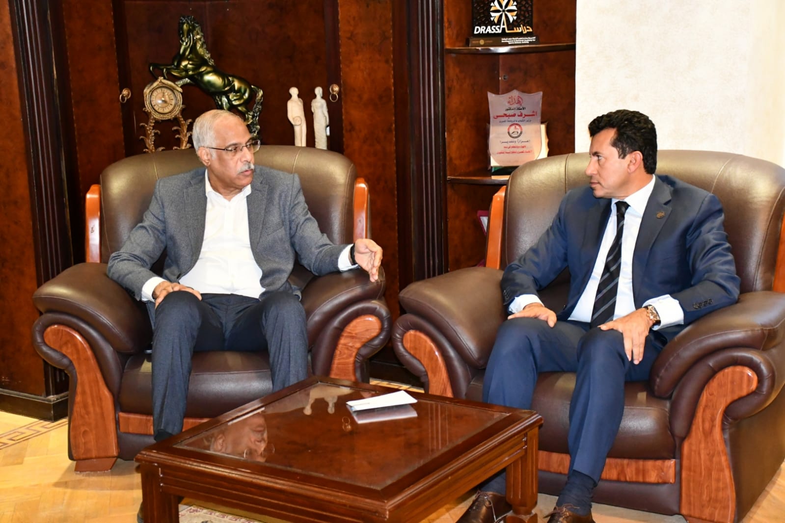 وزير الرياضة يناقش مع اتحاد الكرة ترتيبات وتجهيزات المنتخب الأول والأوليمبي بالمغرب | صور