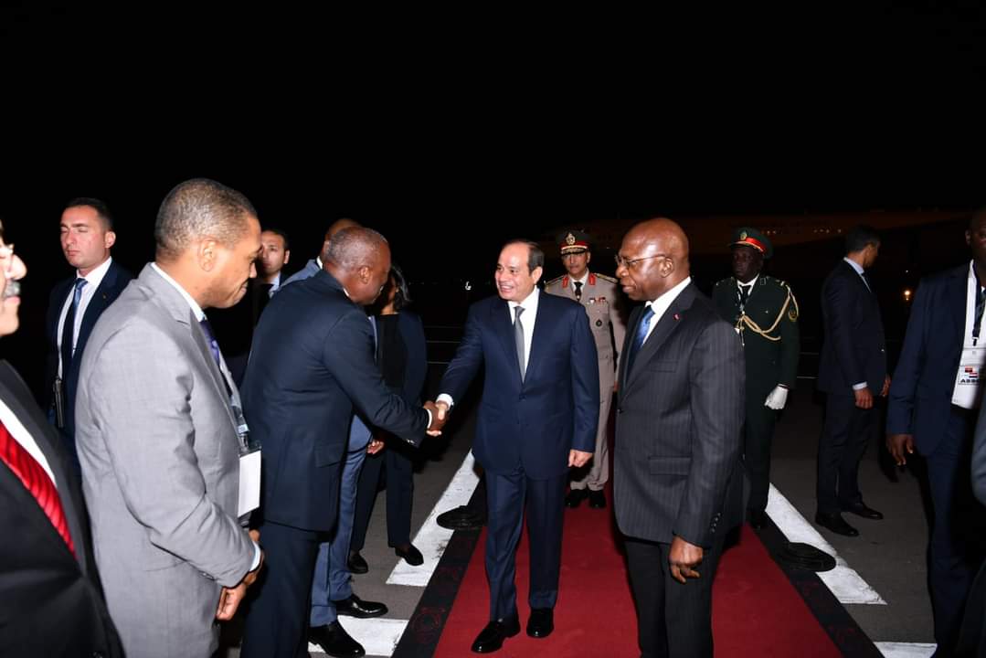 الرئيس يصل العاصمة الأنجولية لواندا في أول زيارة لرئيس مصري