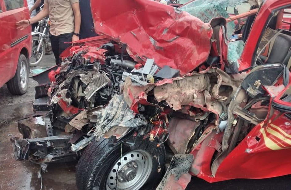 مصرع شخص وإصابة اثنين في حادث تصادم سيارتي نقل بأسيوط | صور - بوابة الأهرام