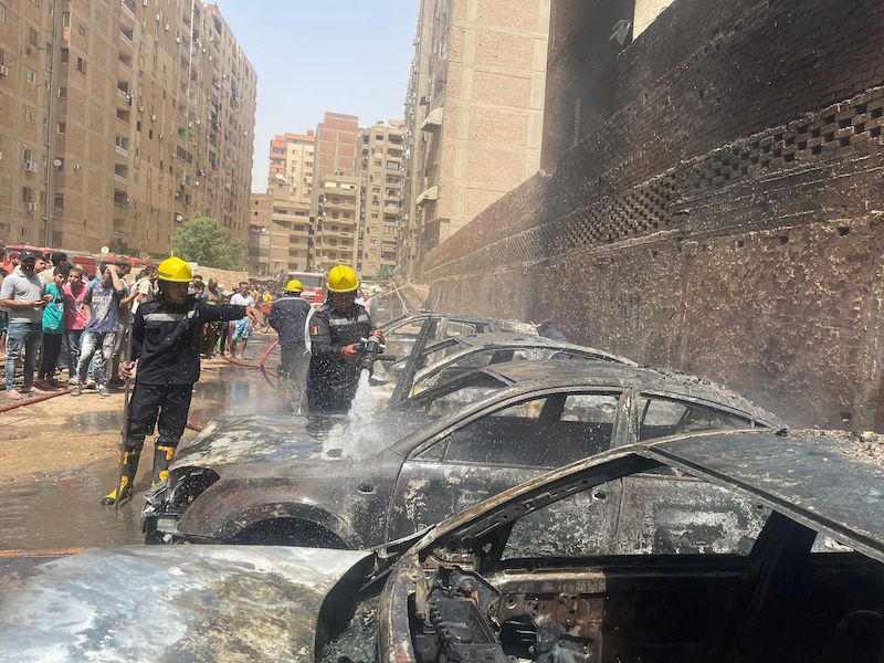 تفحم  سيارات في حريق جراج الجيزة والحماية المدنية تسيطر على الموقف | فيديو وصور