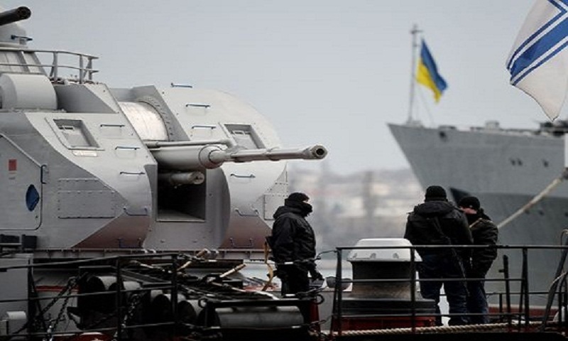 أوكرانيا روسيا تحتفظ بـ سفينة حربية في البحر الأسود