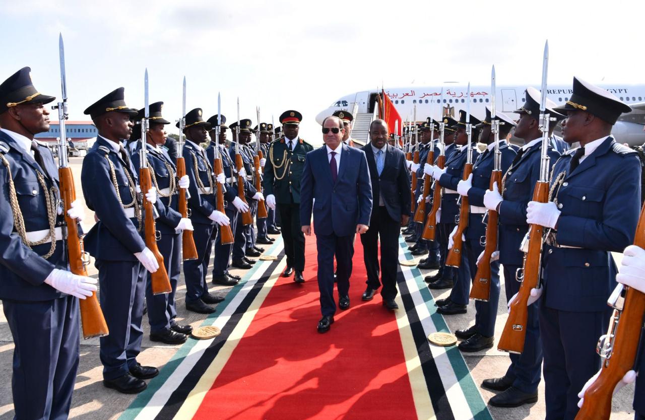 الرئيس السيسي  خلال مراسم استقباله بموزمبيق