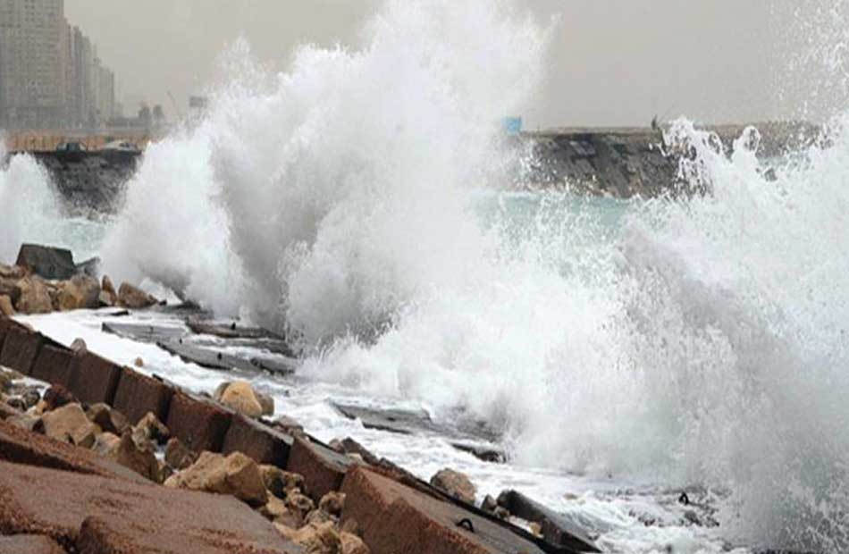 منع السباحة في شواطئ غرب الإسكندرية والعجمي بسبب الإنذار البحري 