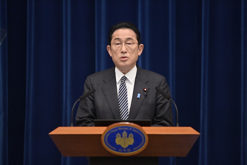 رئيس وزراء اليابان يدعو لاستخدام كل "الأدوات الممكنة" لدعم الاقتصاد والتخفيف من تداعيات التضخم