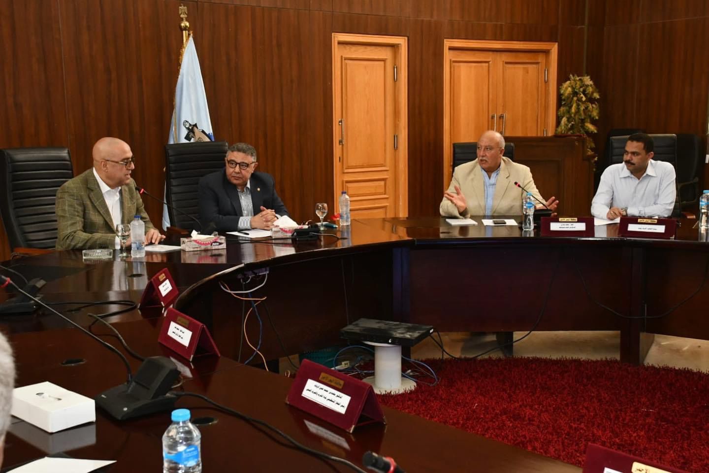 ممثل الأغلبية البرلمانية يشارك في لقاء محافظ البحر الأحمر ووزير الإسكان  ونواب البرلمان بالمحافظة |صور - بوابة الأهرام