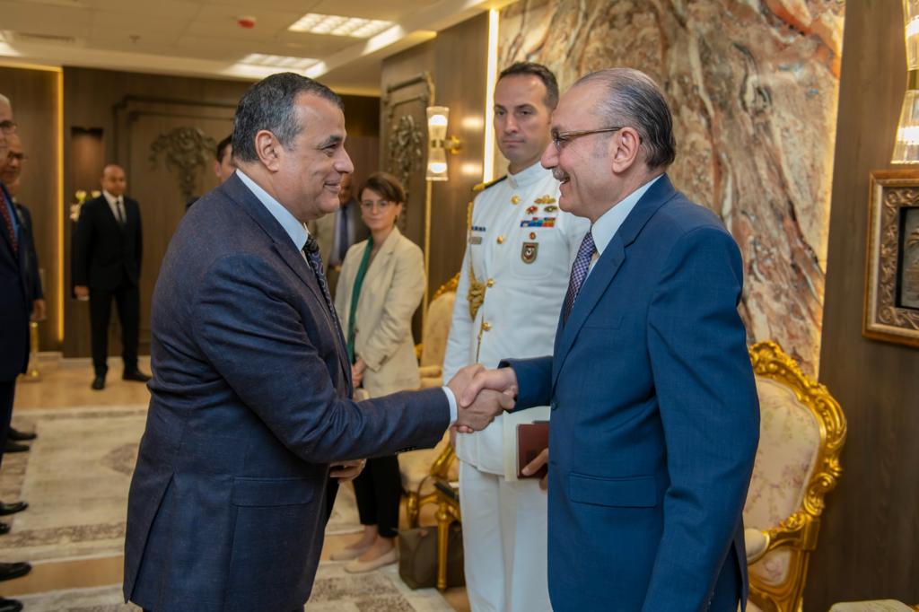  وزير الدولة للإنتاج الحربي  يستقبل   القائم بأعمال السفير التركي بالقاهرة 