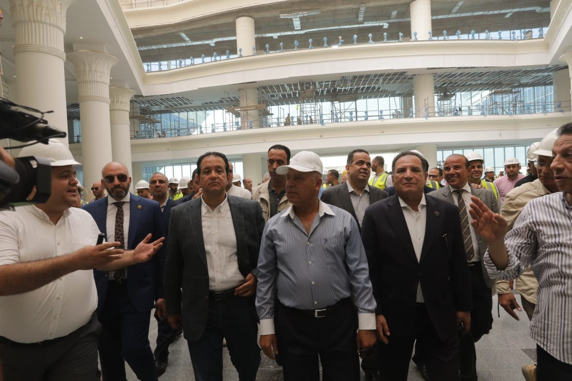 وزير النقل يتفقد محطة سكك حديد صعيد مصر