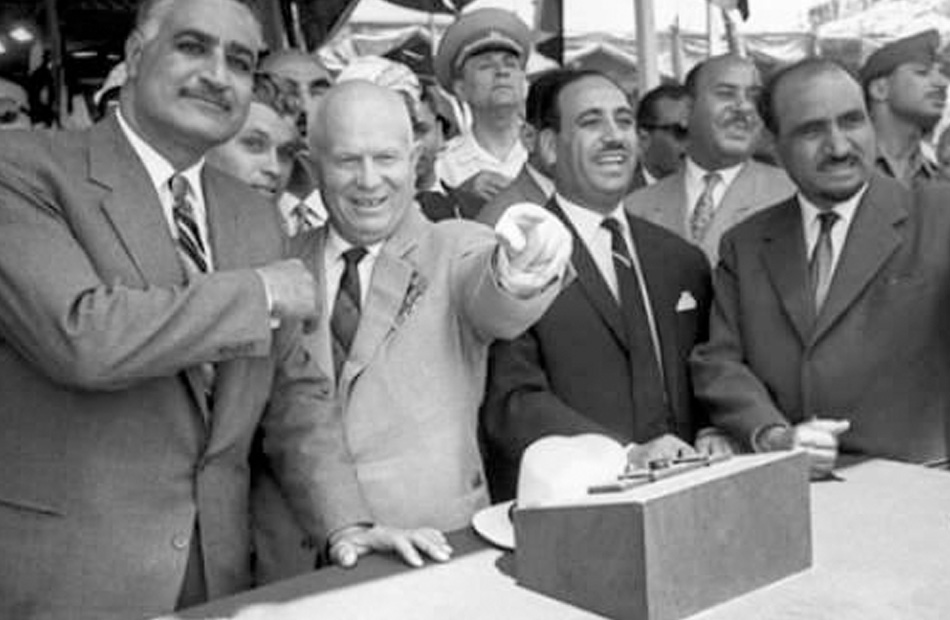 Июль 1956 год. Абдель Насер. Гамаль Абдель Насер в Суэце 1956. Суэцкий кризис Хрущев и Насер.