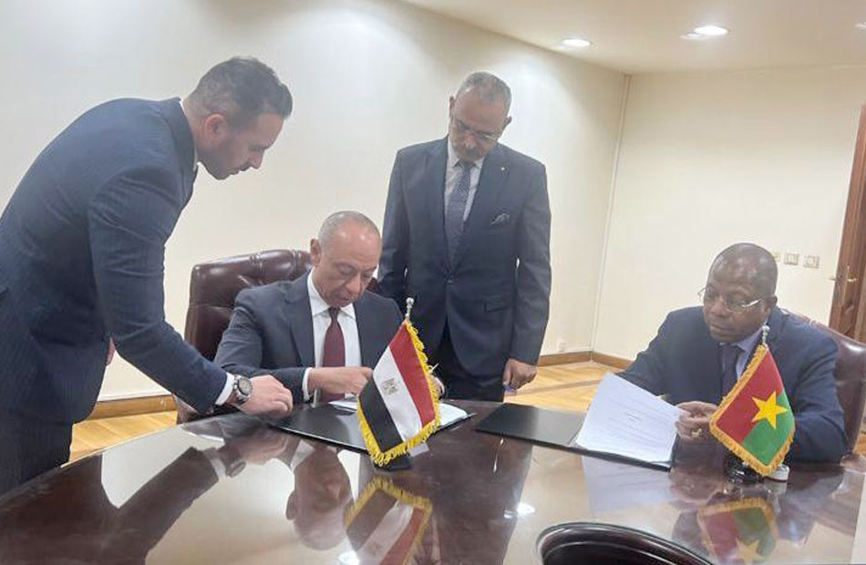 اتفاقيات تعاون بين مصر وبوركينا فاسو وتسيير خط جوي مباشر بين الدولتين | صور