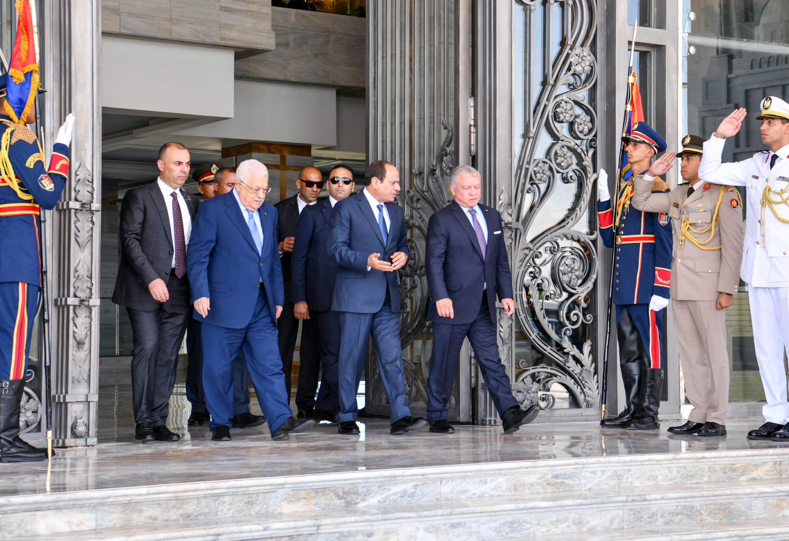 توديع الرئيس السيسي ملك الأردن والرئيس الفلسطينى بالعلمين