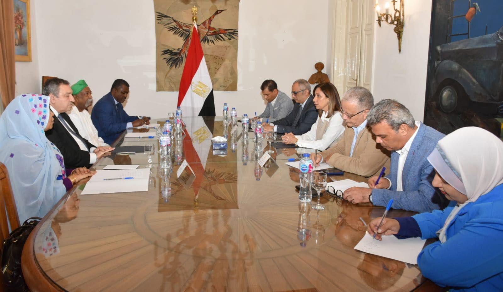  وزيرة الثقافة تجتمع بوفد مبادرة  إسناد السودانيين المتأثرين بالحرب 