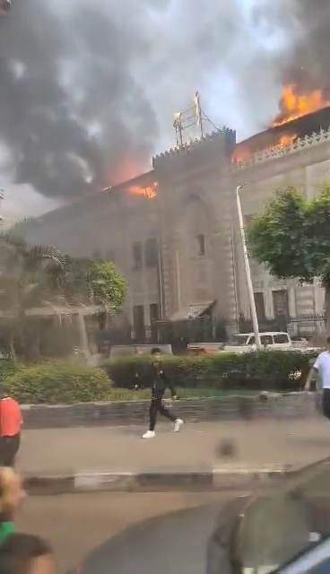  حريق داخل مبنى وزارة الأوقاف