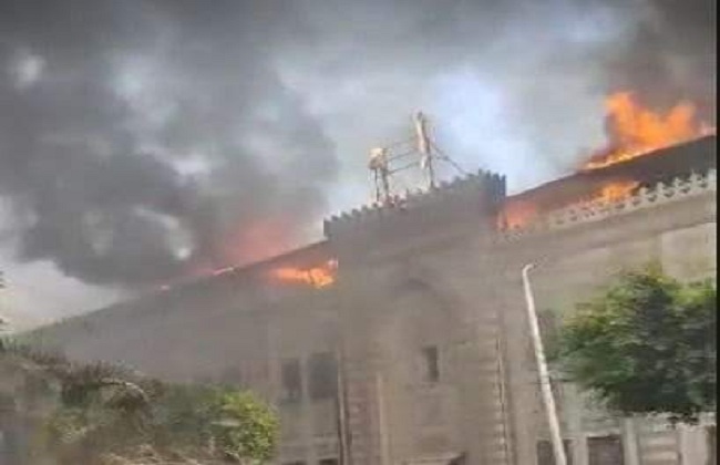 حريق داخل مبنى وزارة الأوقاف