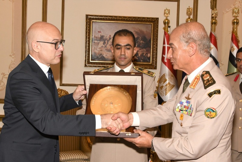 الفريق أول محمد زكي القائد العام للقوات المسلحة يلتقى وزير دفاع جمهورية صربيا