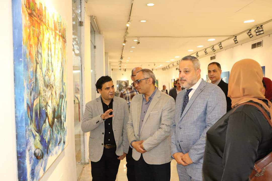 رئيس هيئة قصور الثقافة يفتتح معرض  مراسم رأس البر  بمركز محمود مختار