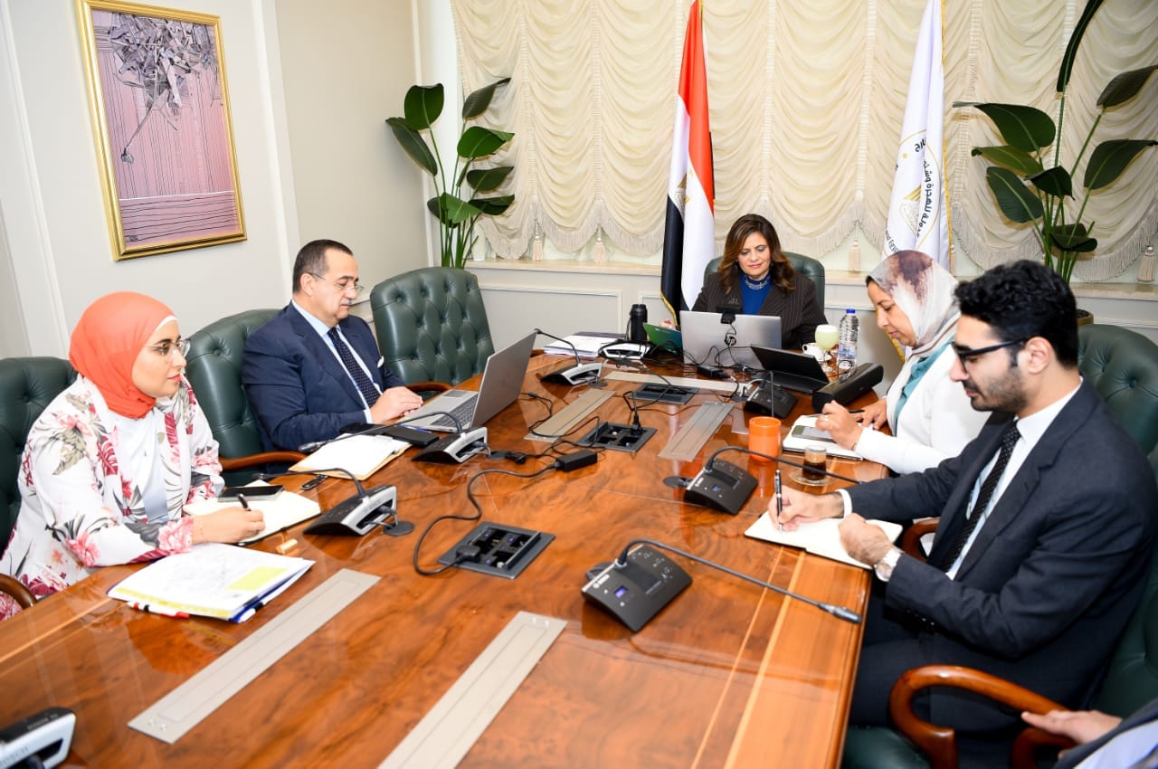  وزيرة الهجرة تبحث مقترح طبيب مصري بالخارج 