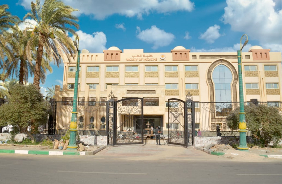 جامعة الوادي الجديد تطلق قافلة طبية لخدمة أهالي قرية المنيرة - بوابة الأهرام