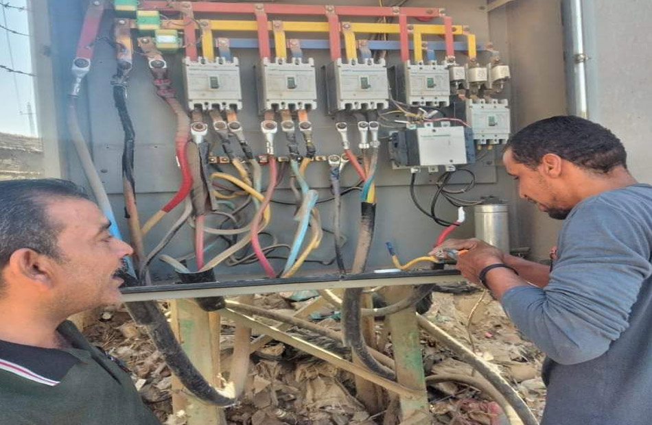 متابعات لأعمال إصلاح الأعطال وترشيد استهلاك الكهرباء في الصوامعة غرب بمركز طهطا |صور